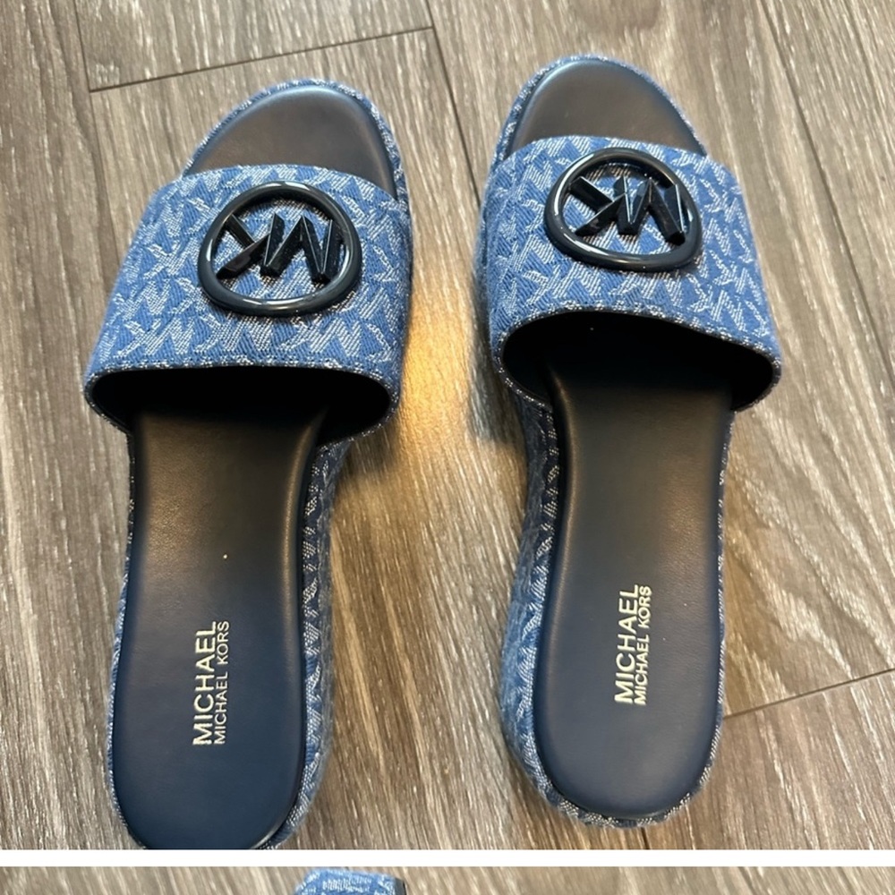MK sandal